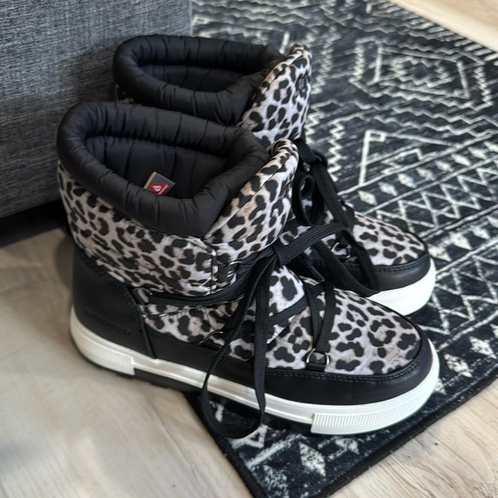 Cougar Wink Waterproof Leopard Snow Boots PrimaLoft Winter Boots Size 7 NWT